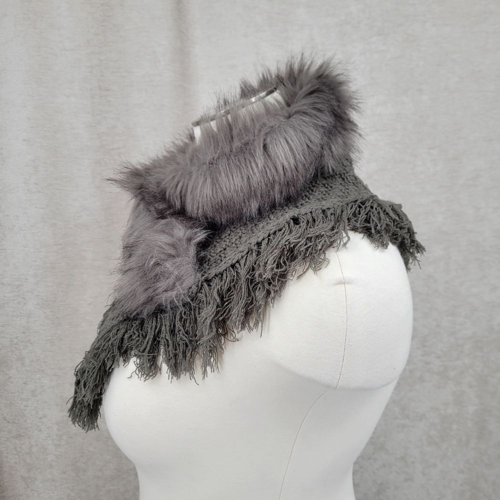 Gray Faux Fur Trimmed Scarf Shoulder Warmer Shaw Chunky Knit Fringe Poncho - Picture 5 of 9